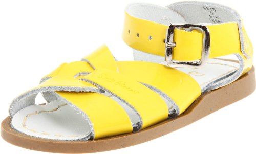 Yellow Sandals Look Great This Season